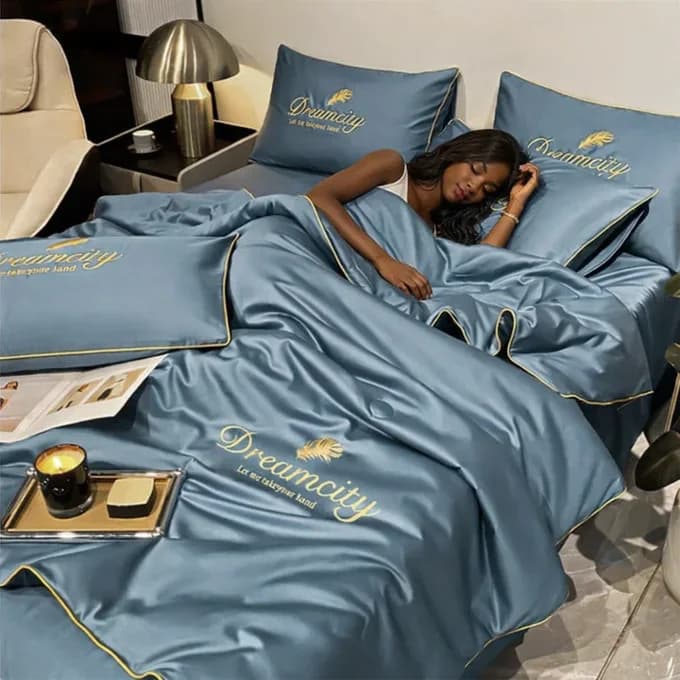 4-Piece Ice Silk Duvet Set โ Cool & Luxurious Comfort / 5 Feet x 6.5 Feet