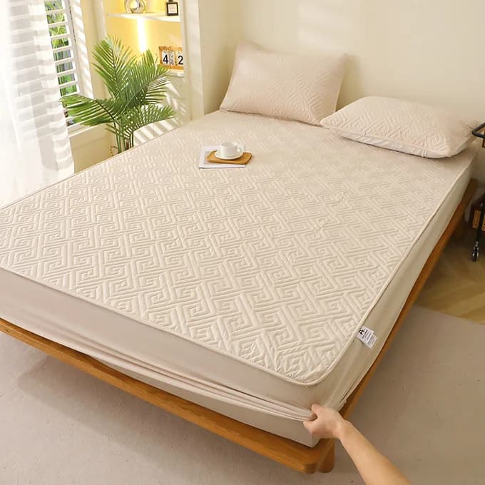 Luxury Quilted Bed Cover & Pillowcase Set Biege